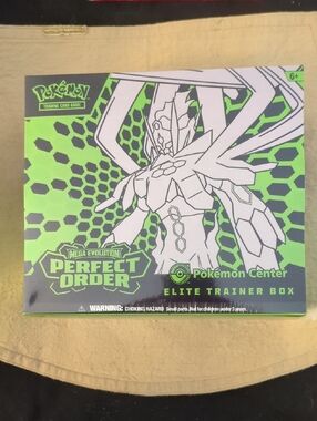 Pokémon Center Mega Evolution Perfect Order Elite Trainer Box - Green